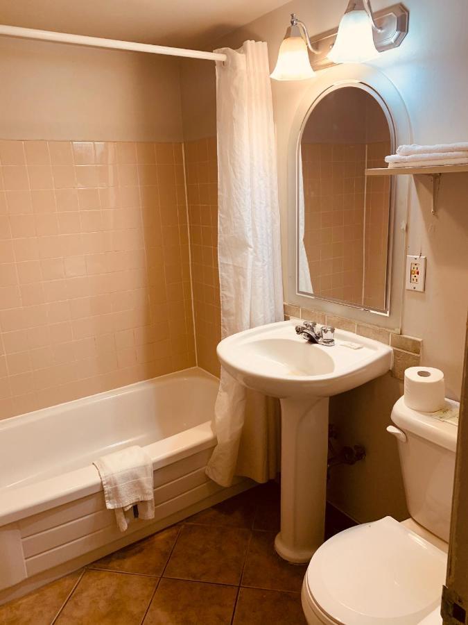 Red Carpet Inn & Suites Calgary Bagian luar foto